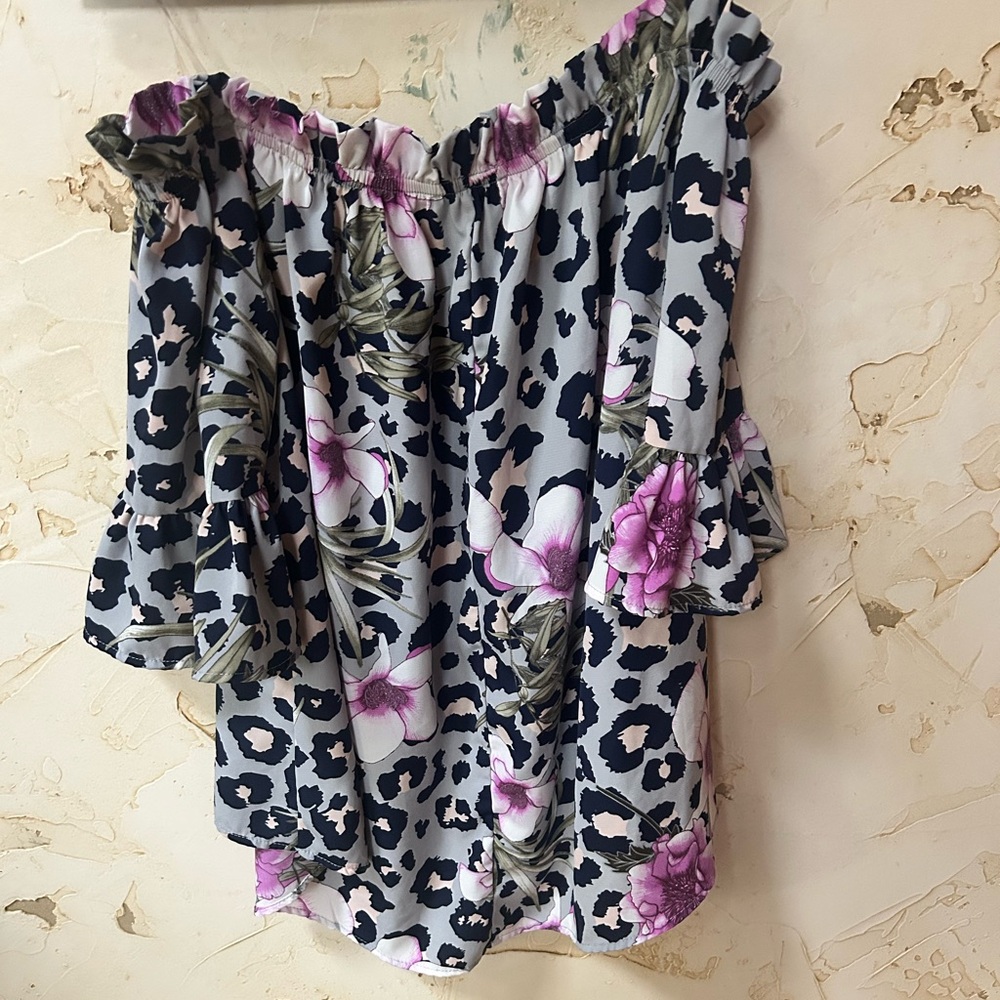 143 Story Off Shoulder Floral Leopard Blouse Large Boho Chic Like New ✨ - Picture 7 of 10